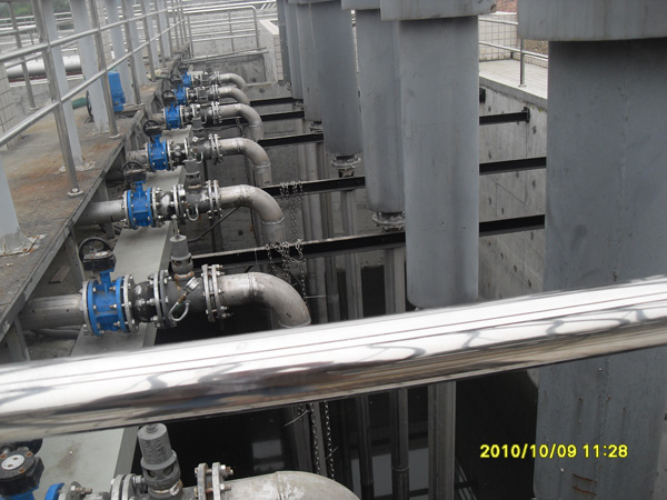 污水曝气池罗茨风机.jpg 污水曝气池罗茨风机.jpg