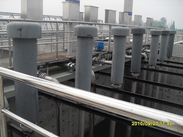 污水厂罗茨鼓风机.jpg 污水厂罗茨鼓风机.jpg